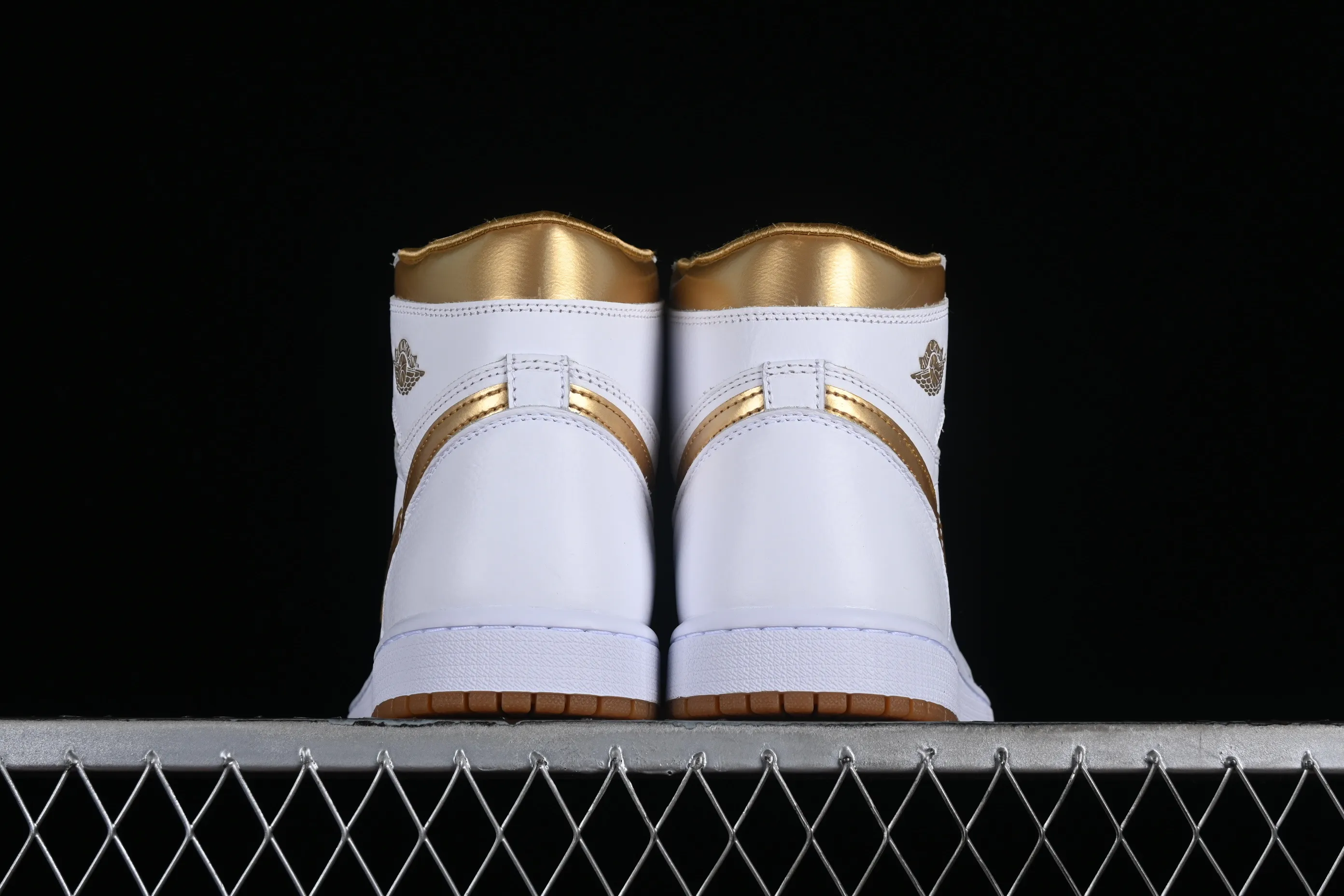 All categories Air Jordan Jordan series basketball shoes Air Jordan 1 High Air Jordan 1 High OG "Metallic Gold" AJ1 Joe 1 luxury platinum high-top basketball shoes FD2596-107